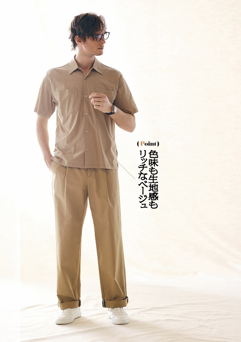 シャツ4万2900円、パンツ5万3900円、スニーカー6万500円/すべてヘルノ(ヘルノ・ジャパン)、時計284万9000円/ゼニス、メガネ8万4700円/10 アイヴァン(アイヴァン PR)