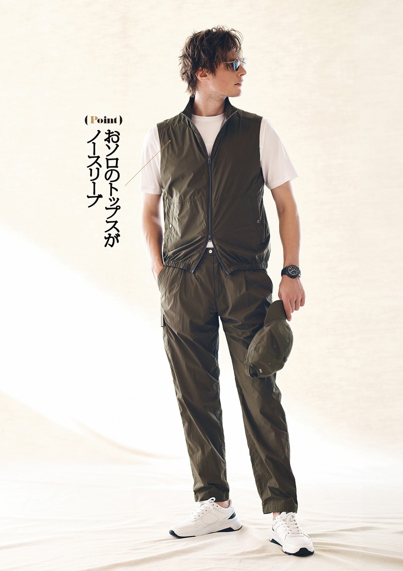 ベスト9万9000円、Tシャツ3万8500円、パンツ4万2900円、スニーカー8万2500円、キャップ2万9700円/すべてヘルノ(ヘルノ・ジャパン)、時計244万2000円/ゼニス、サングラス3万6900円/アイヴァン(アイヴァン 東京ギャラリー)