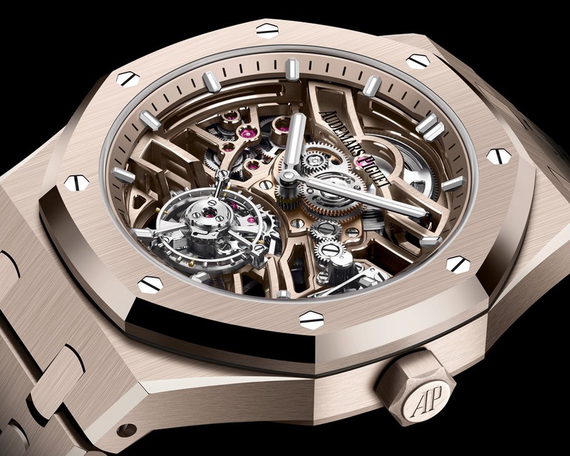▲ 「ロイヤル オーク フライング トゥールビヨン オープンワーク」自動巻き、18Kサンドゴールドケース(41mm)&ブレスレット、5気圧防水。価格要問い合わせ。6月発売予定/オーデマ ピゲ(オーデマ ピゲ ジャパン)