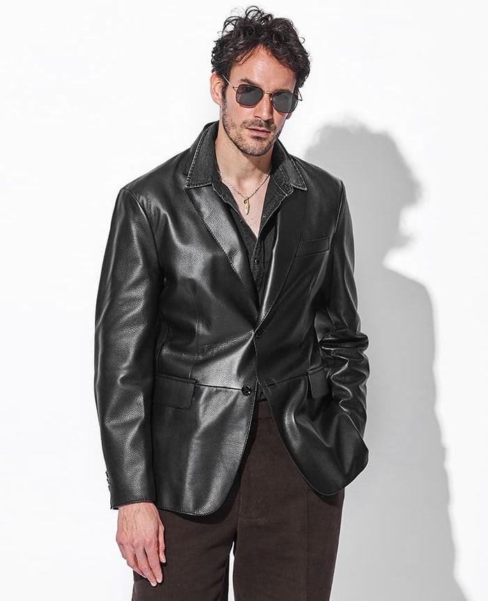 ジャケット¥1,097,800／ブリオーニ（買えるLEON）