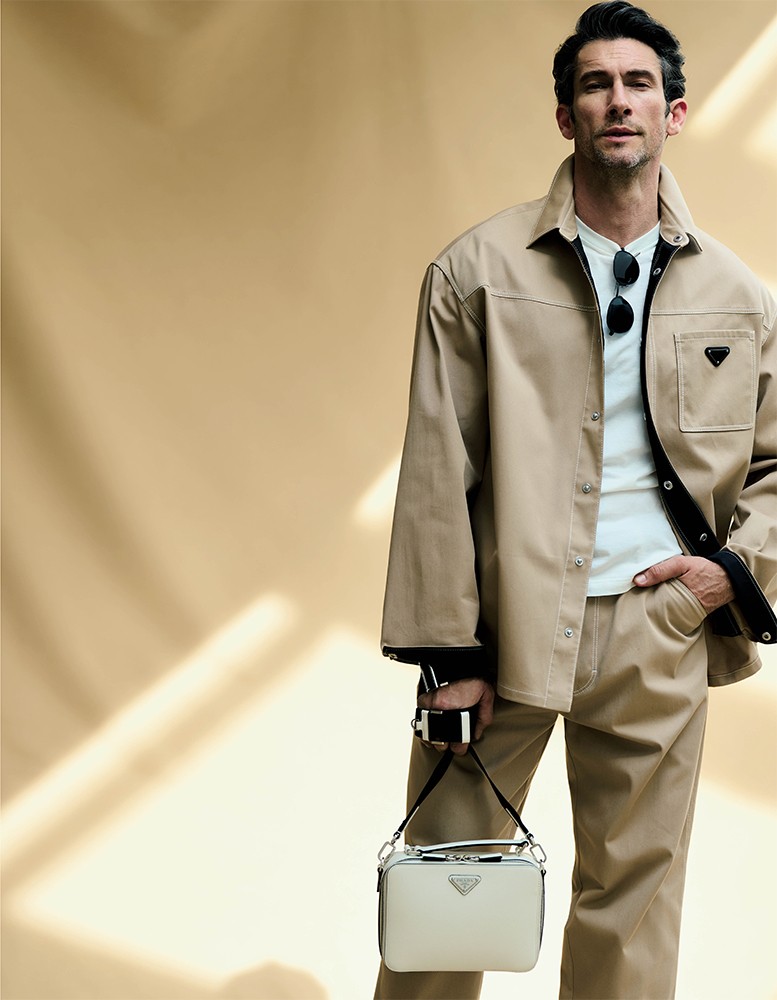 ミルクティーな「ベージュのセットアップ」で上品コーデ | メンズ