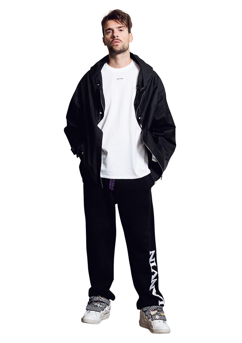 パーカ21万6700円、Tシャツ5万7200円、パンツ15万6200円／すべてランバン（ランバン銀座店）