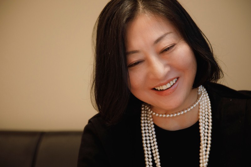 鎌倉で生まれ育ち、高校時代は主に横浜で遊んでいたという甘糟りり子さん。近著に『鎌倉の家』、 『鎌倉、だからおいしい』 なども。