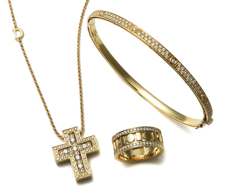 ▲ ネックレス116万6000円、ブレスレット129万8000円、リング78万1000円/すべてダミアーニ(ダミアーニ 銀座タワー)
