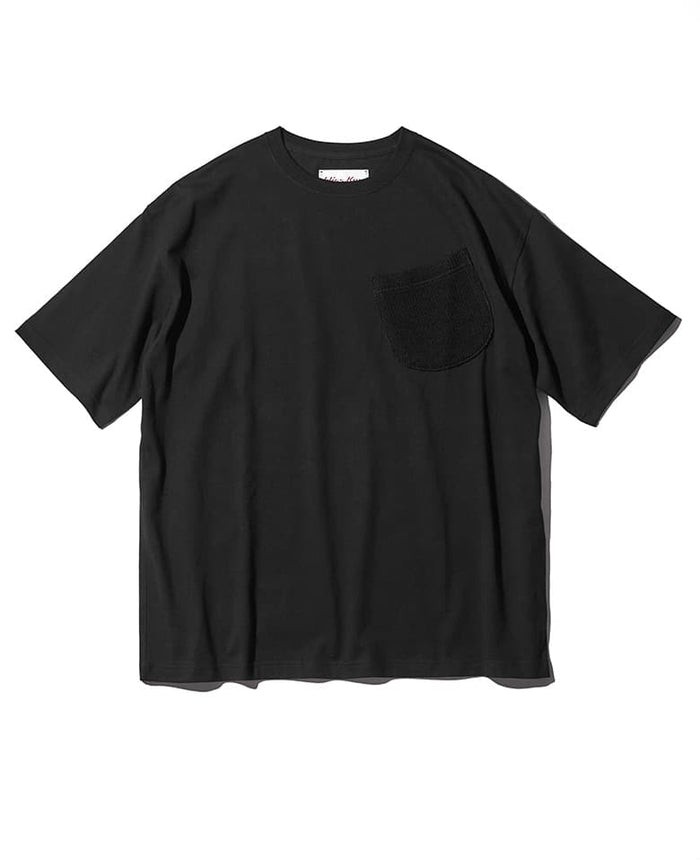 Tシャツ¥13,200／ウィス・キー（買えるLEON）