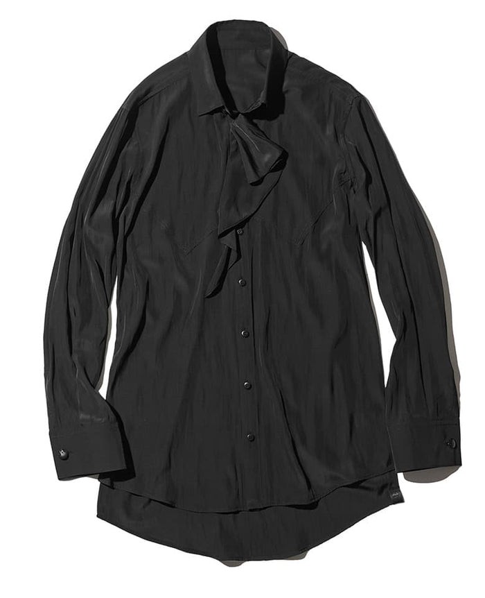 シャツ3万6300円／キリュウキリュウ（買えるLEON）