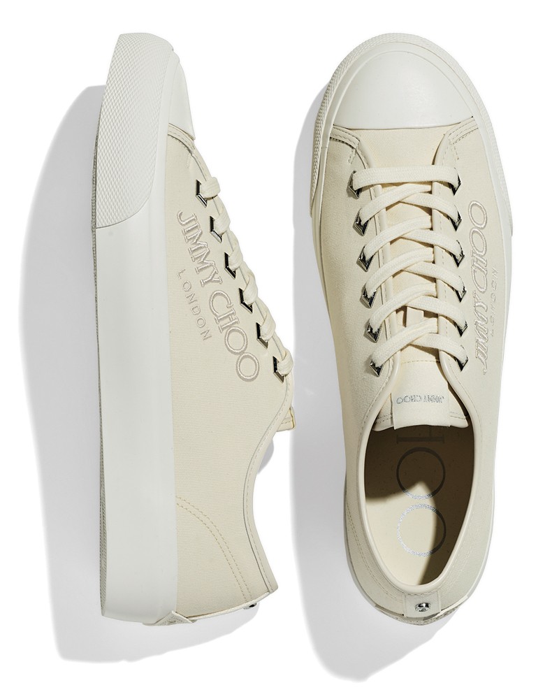 ▲ 靴9万1300円／ジミー チュウ