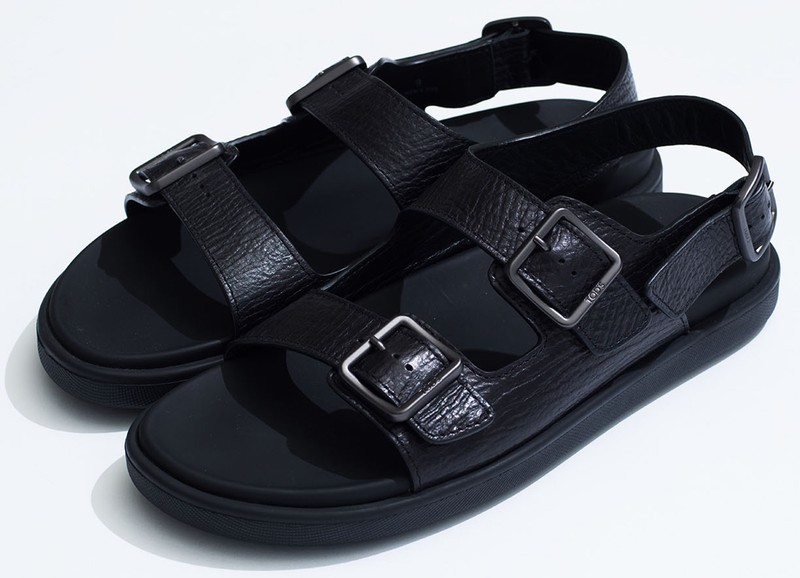 今夏の着こなしに大活躍！ 快適＆ラグジュアリーな大人のサンダル