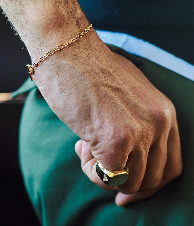 ▲ ブレスレット15万4000円／シンパシー オブ ソウル（S.O.S fp 恵比寿本店）、リング84万5900円／ビジュピコ（ビジュピコ 上野御徒町本店）