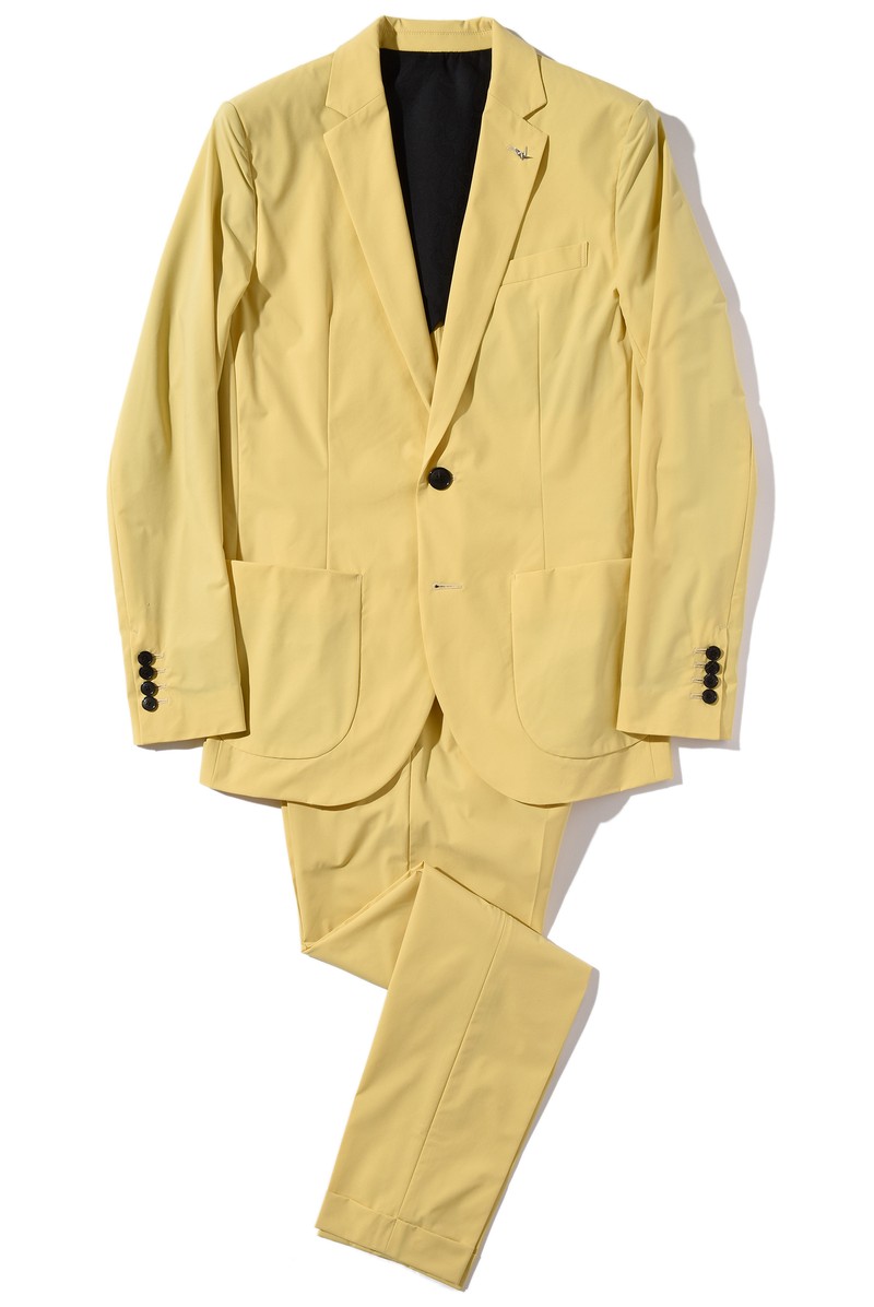 ▲ ジャケット11万円、パンツ7万1500円/ともにウノ ピゥ ウノ ウグァーレ トレ(ウノ ピゥ ウノ ウグァーレ トレ 表参道ヒルズ)