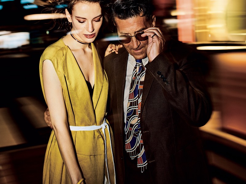 男性●スーツ21万2300円/サルトリオ(ストラスブルゴ カスタマーセンター)、シャツ1万7600円/ビームスF、タイ2万900円/ホリデー&ブラウン(ともにビームス 六本木ヒルズ)