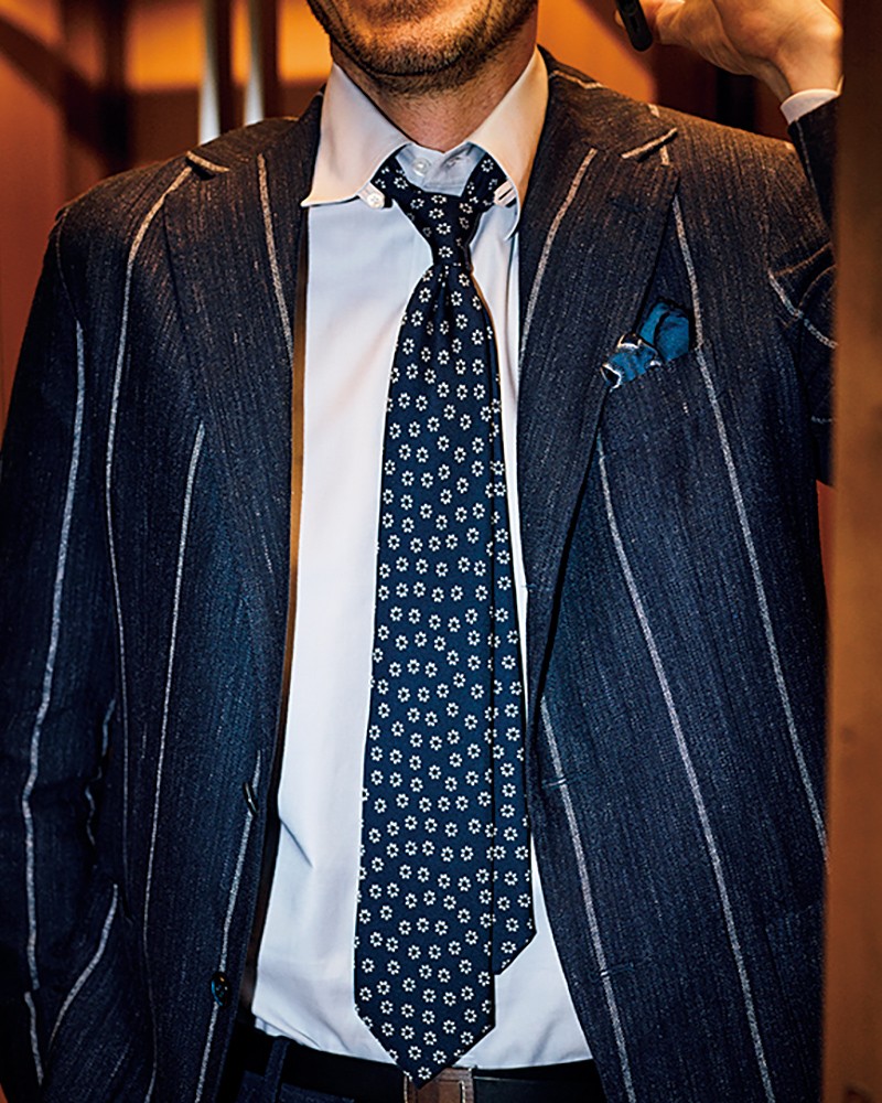 タイ1万4300円／ロバート フレイザー（アイネックス）