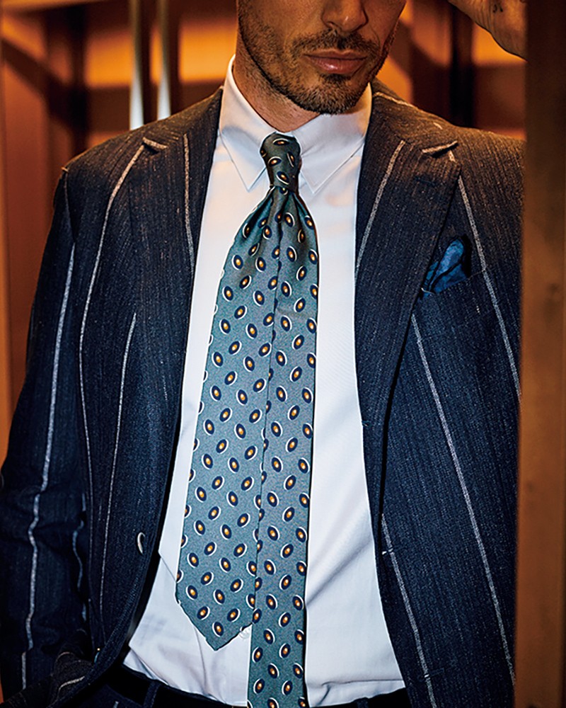 タイ2万8600円／リングヂャケット ナポリ（リングヂャケットマイスター206 青山店）