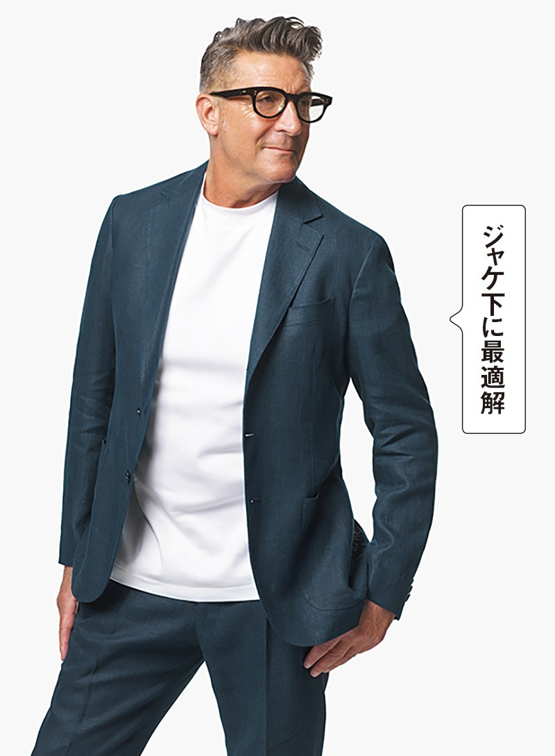 Tシャツ1万6500円／シロティ、スーツ21万2300円／サルトリオ（ストラスブルゴカスタマーセンター）、メガネ8万2500円／ディータ（オブジェ・イースト）