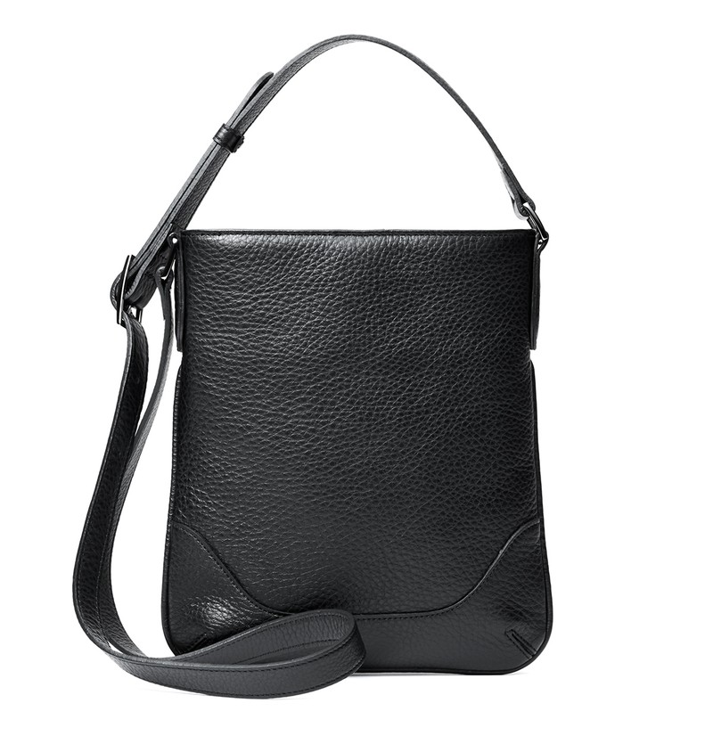 バッグ［W19×H24.5×D00㎝］4万2900円（8月上旬発売。予約受付中）／ペッレ モルビダ×ジョゼフ オム（オンワード樫山 お客様相談室）