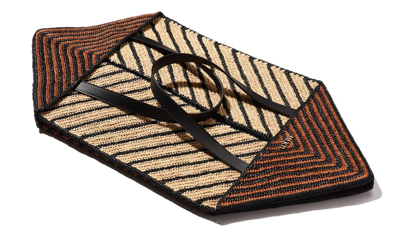 ▲ バッグ[W73×H36.5×D36.5cm] 46万5300円／ロエベ（ロエベ ジャパン クライアントサービス）