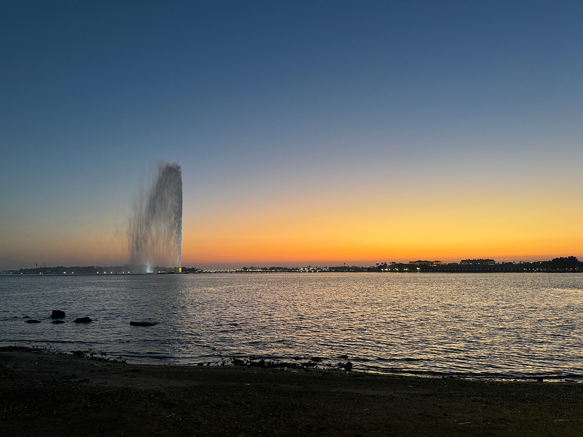 312メートルの高さまで水を噴き上げる巨大噴水。その高さは、2022年にエジプトにできた噴水に抜かれるまではギネスレコードを取っていました。