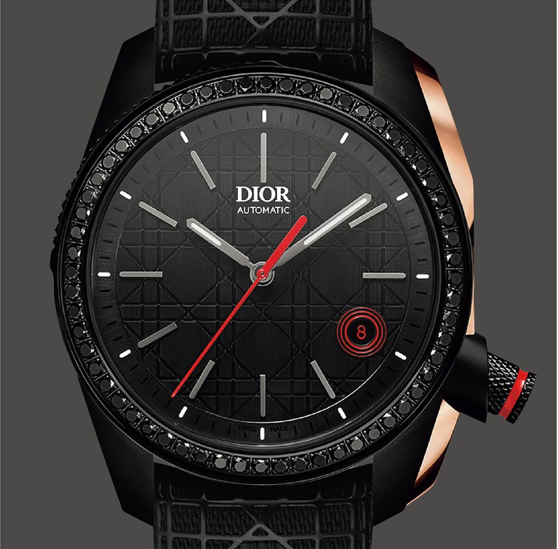 「シフル ルージュ」自動巻き、ブラックDLC加工のSSケース(38mm)、18KPGバンパー、ブラックダイヤモンドベゼル、ラバーストラップ(インターチェンジャブル)。100m防水。230万円(数量限定)/ディオール タイムピーシズ(クリスチャン ディオール)