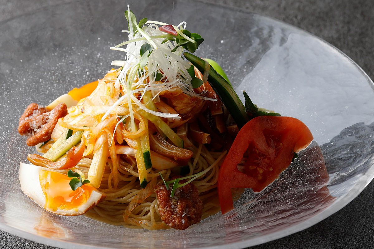 ウェスティンホテル東京「豚耳の醤油煮と野菜の辛味和え冷麺」