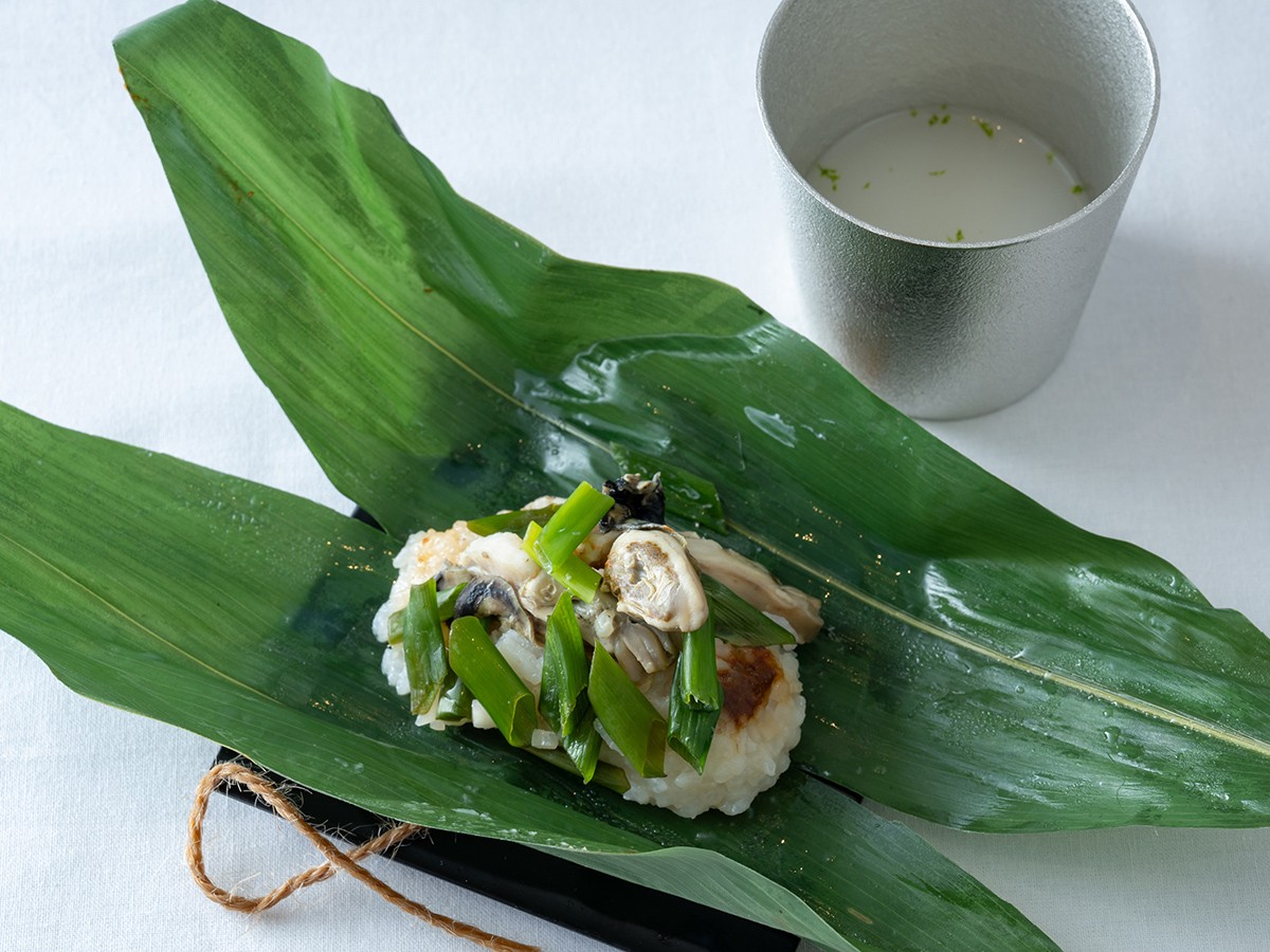 美味しかった「岩牡蠣の蒸し寿司」。富山の可能性を感じる素晴らしい逸品でした。