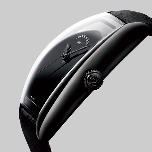 『グランド カーベックス ピアノ』 自動巻き、ブラックPVD加工のSSケース（48.4×33㎜）、サテンストラップ。日常生活防水。165万円／フランク ミュラー（フランク ミュラー ウォッチランド東京）