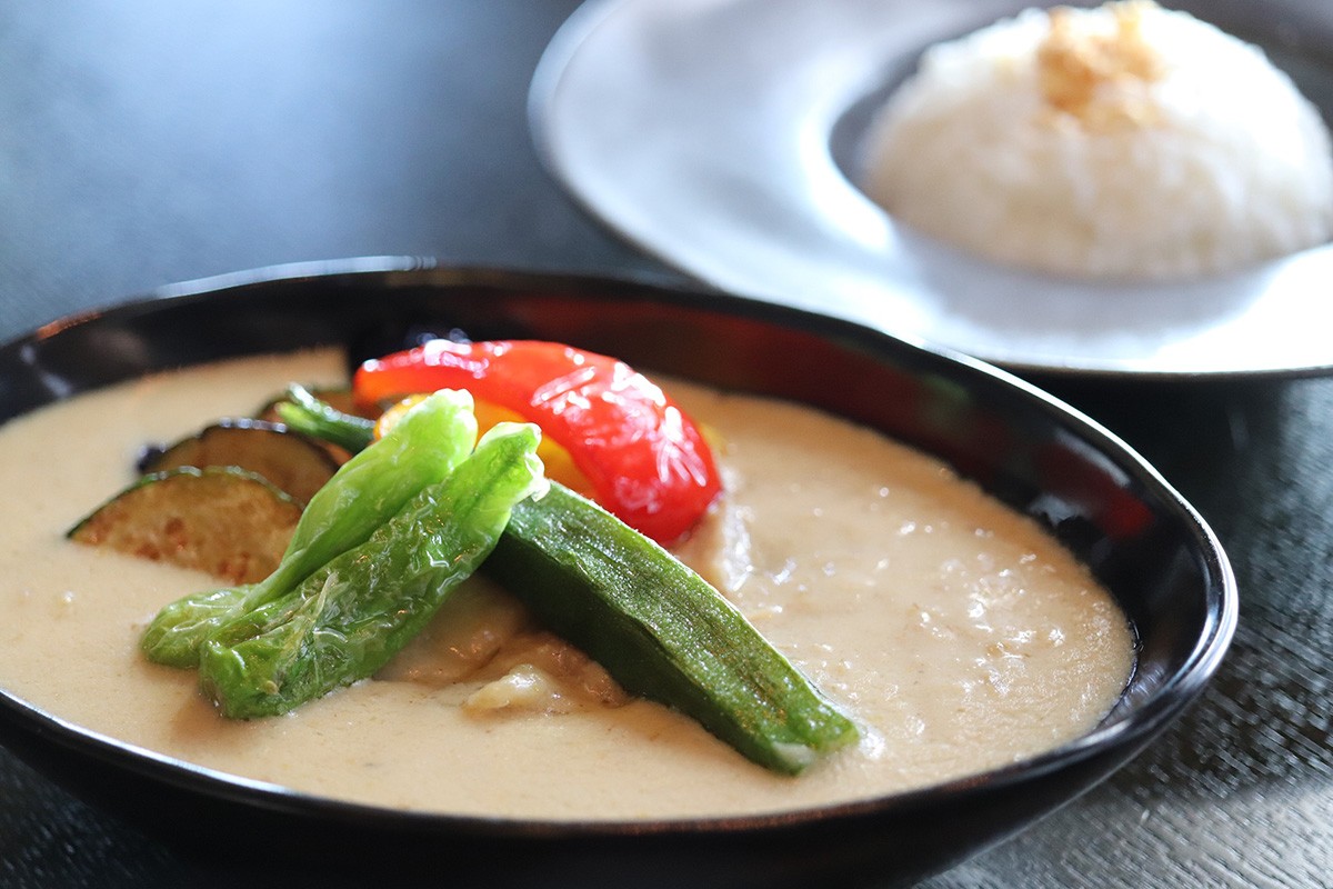 「グリーンカレー」　アマン東京33階のザ・ラウンジ by アマン