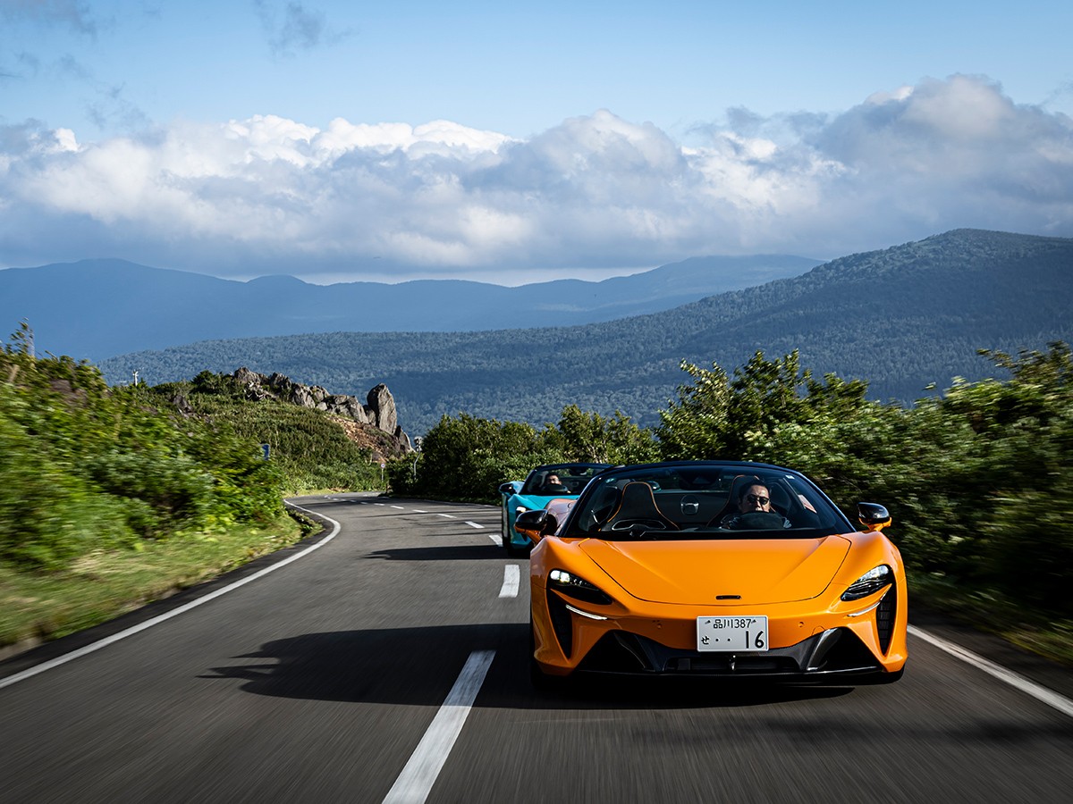 Mclaren Artura Spider 【SPEC】 全長×全幅×全高：4539×1913×1193㎜、エンジン：3.0リッター V6プラグインハイブリッド、最高出力：700ps、最大トルク：720Nm、価格：3650万円〜／マクラーレン（マクラーレン・オートモーティブ）。