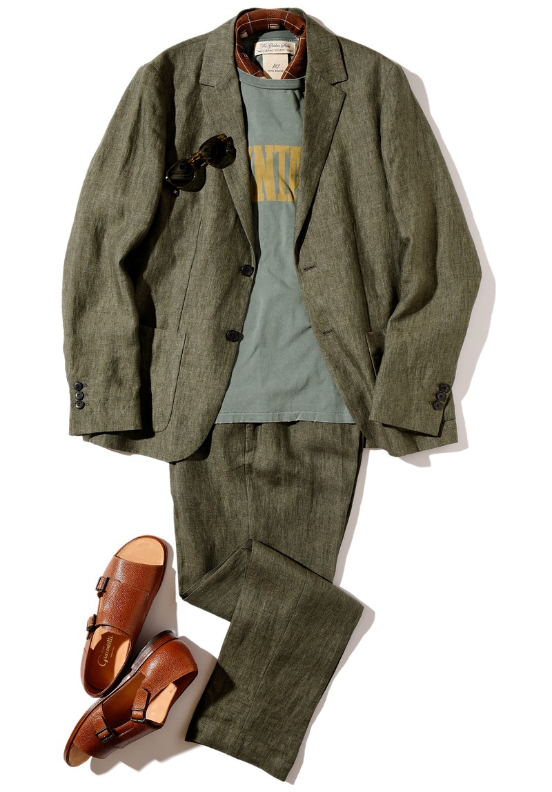 ▲ Tシャツ9350円/レミ レリーフ(ユナイト ナイン)、ジャケット8万1950円、パンツ4万5650円/ともにサンスペル(サンスペル カスタマーサービス)、スカーフ1万9800円/ヴィンセンツォ ミオッツァ(真下商事)、サングラス5万600円/モスコット(モスコット トウキョウ)、サンダル10万1200円/フラテッリ ジャコメッティ(ウィリー)