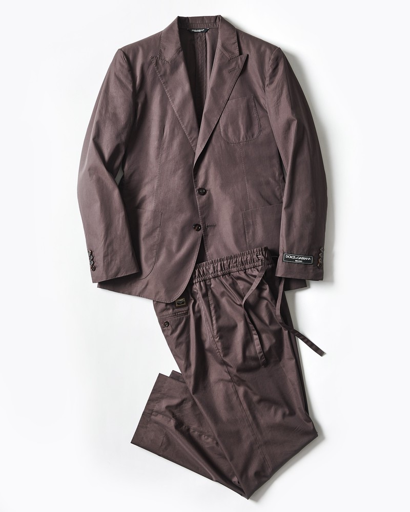 ジャケット46万2000円、パンツ15万2900円/ともにドルチェ&ガッバーナ(ドルチェ&ガッバーナ ジャパン)