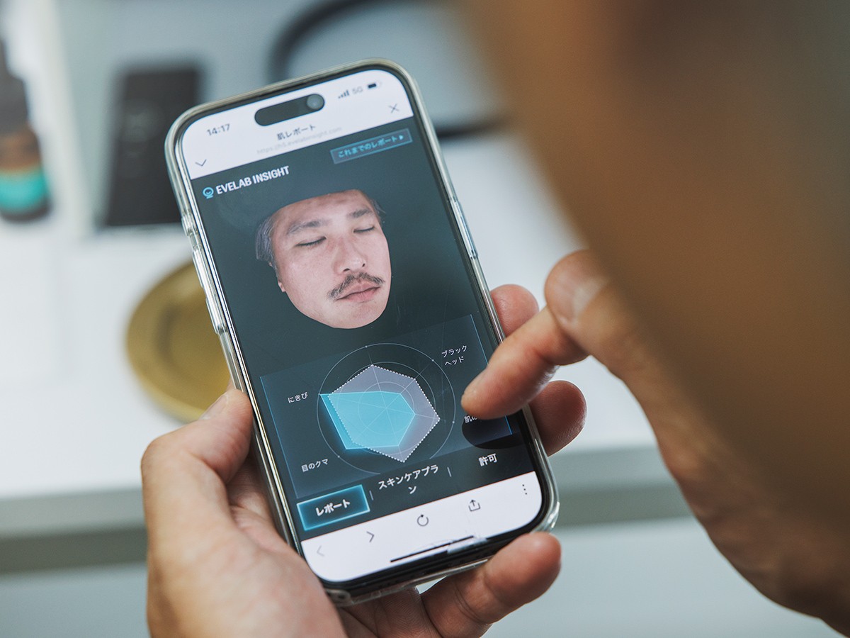 ちなみに、解析してもらった肌レポートは、データとして任意の場所に転送してもらうことも。自分のケータイに送ってもらえば、手軽にいつでも見直すことも可能です。