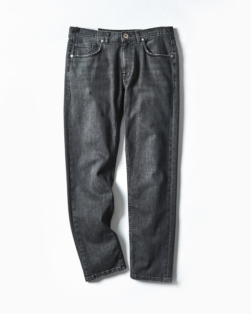 デニム10万2300円/イレブンティ(三喜商事)