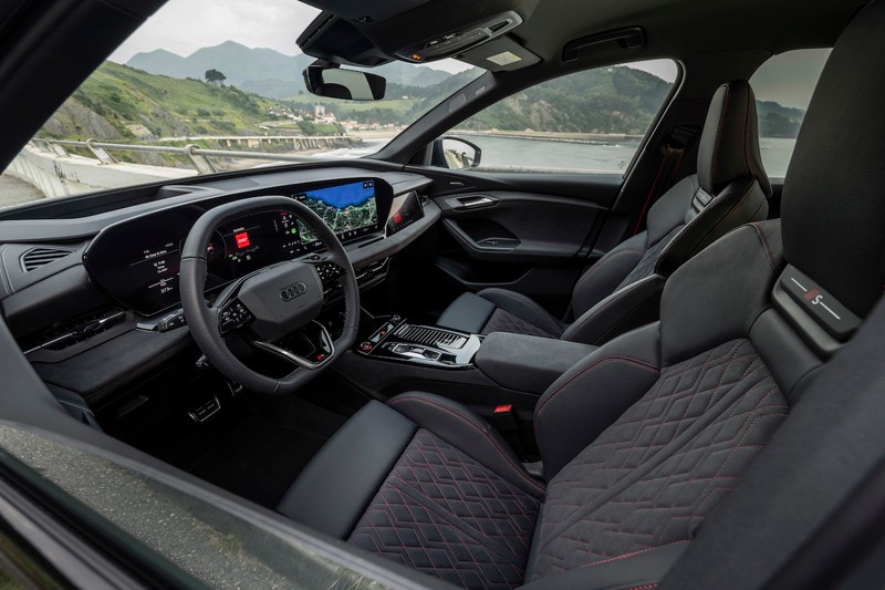 Audi Q6 e-tron SQ6 e-tron アウディ