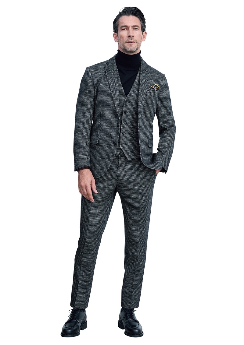 各Tシャツ1万7600円/ジョゼフ オム(オンワード樫山 お客様相談室)