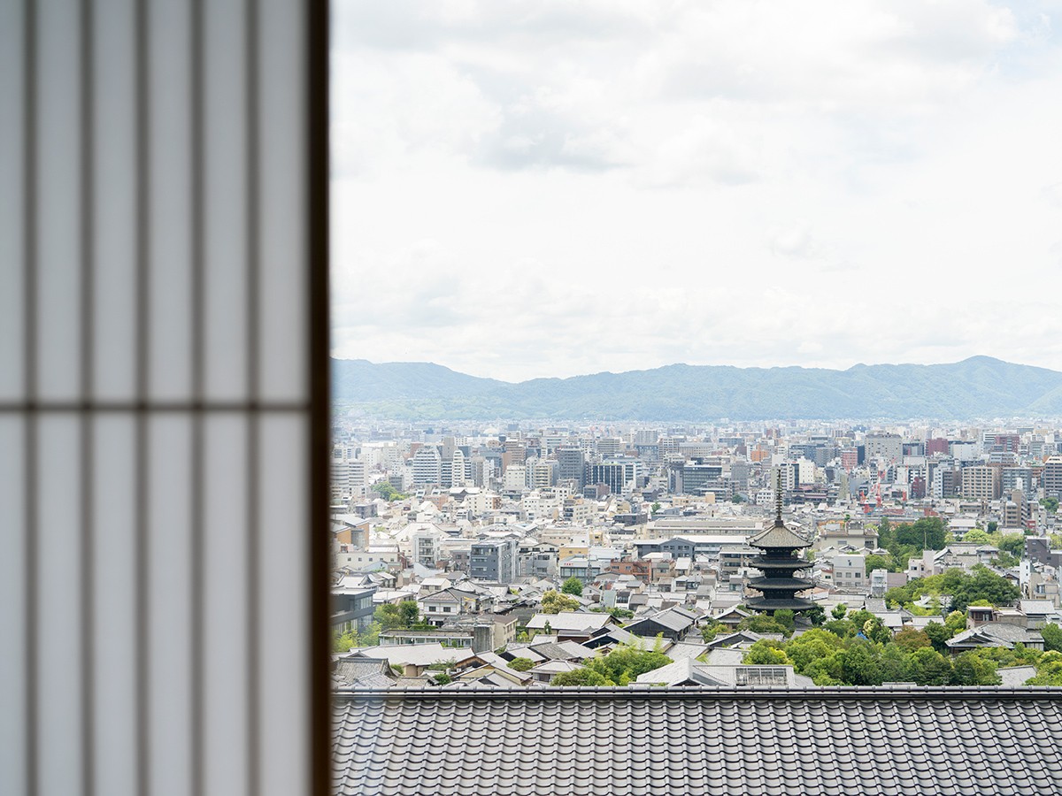 一部の客室からは八坂の塔や京都タワーも。建物の高さが厳しく規制されている京都において、この絶景は貴重。