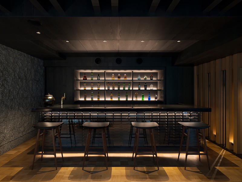 地階の「BAR RYOZEN」は、彼女との距離もグッと縮まりそうなこじんまりとしたバー。現在はお休み中とのことで、続報を待つべし!
