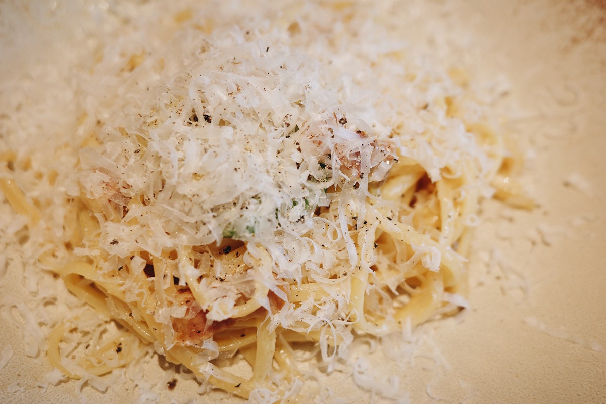 例えばこちらのパスタは「島ハラペーニョのカルボナーラ」。石垣産のハラペーニョを使った一皿です。