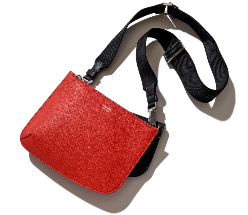 ▲ バッグ[W22×H15×D1cm] 19万8000円／フェラガモ（フェラガモ･ジャパン）