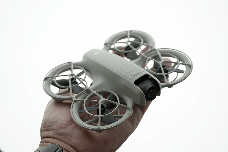 約135gの小型ドローン! 「DJI Neo」は大人の遊び道具です