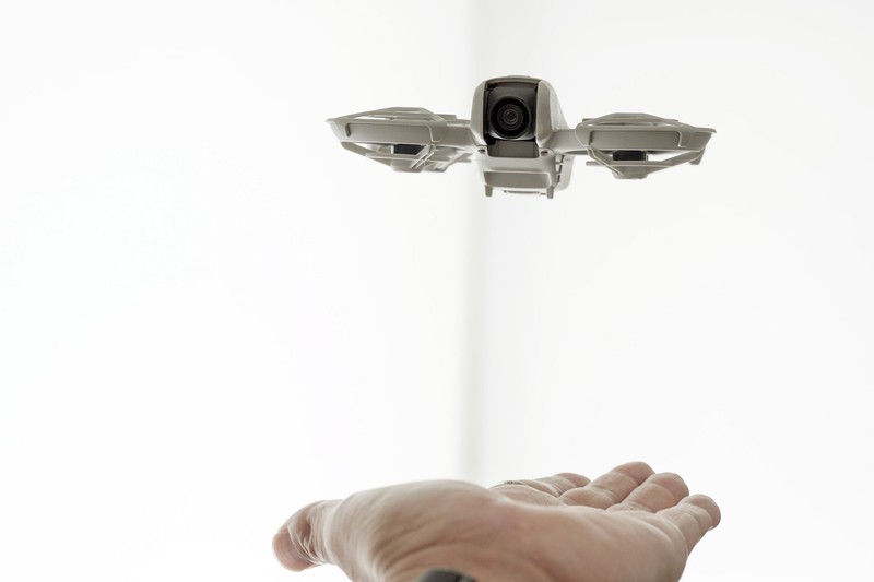 約135gの小型ドローン! 「DJI Neo」は大人の遊び道具です