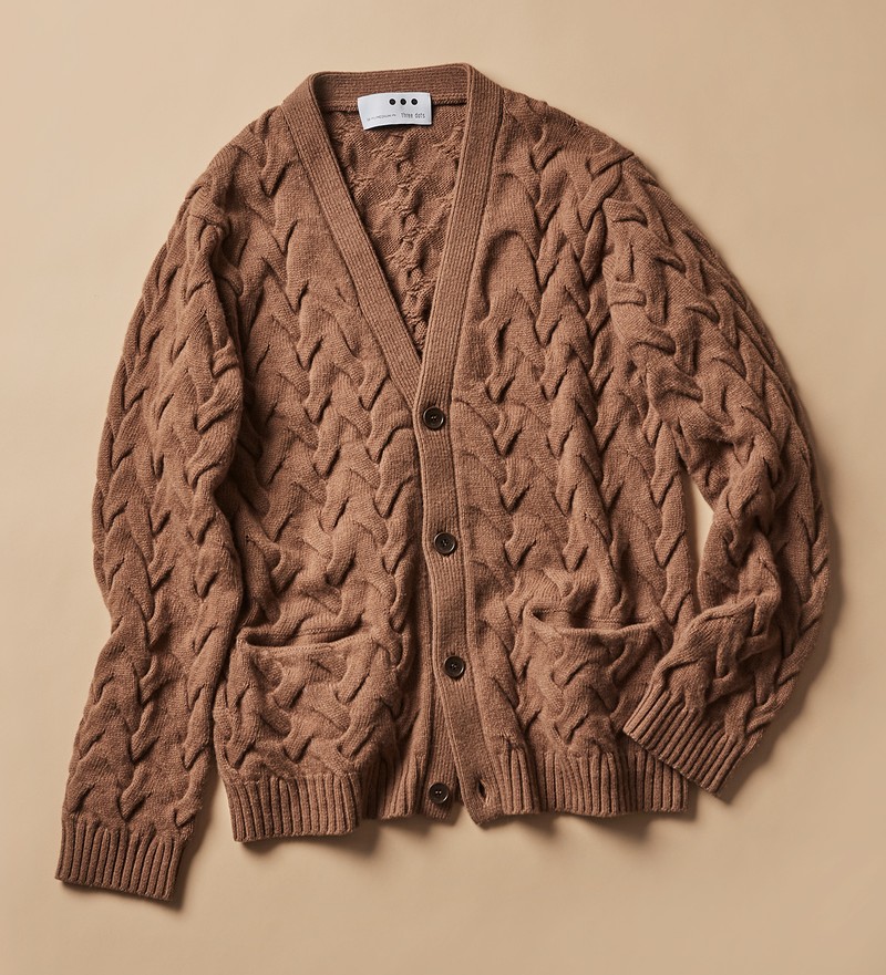 カーディガン5万600円/スリードッツ(買えるLEON)