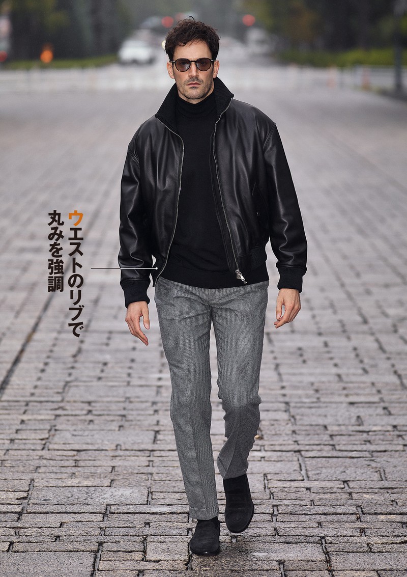 ブルゾン19万2500円／タリアトーレ、ニット4万9500円／ジョン スメドレー、パンツ4万700円／パオローニ、靴7万1500円／ヴェラスカ、サングラス5万600円／アイヴァン（すべて買えるLEON）