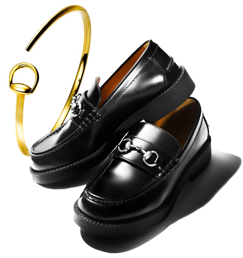 ▲ 靴14万9600円、ブレスレット67万1000円/ともにグッチ(グッチ クライアントサービス)