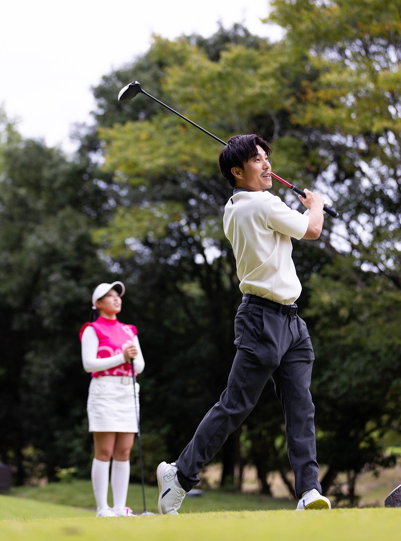 中尾明慶 相場彩那 ゴルフ 大栄カントリー倶楽部