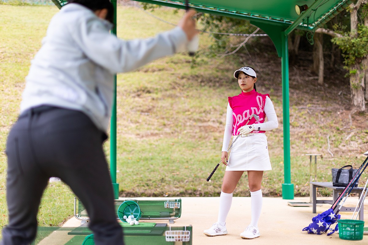 中尾明慶　相場彩那　ゴルフ　大栄カントリー倶楽部