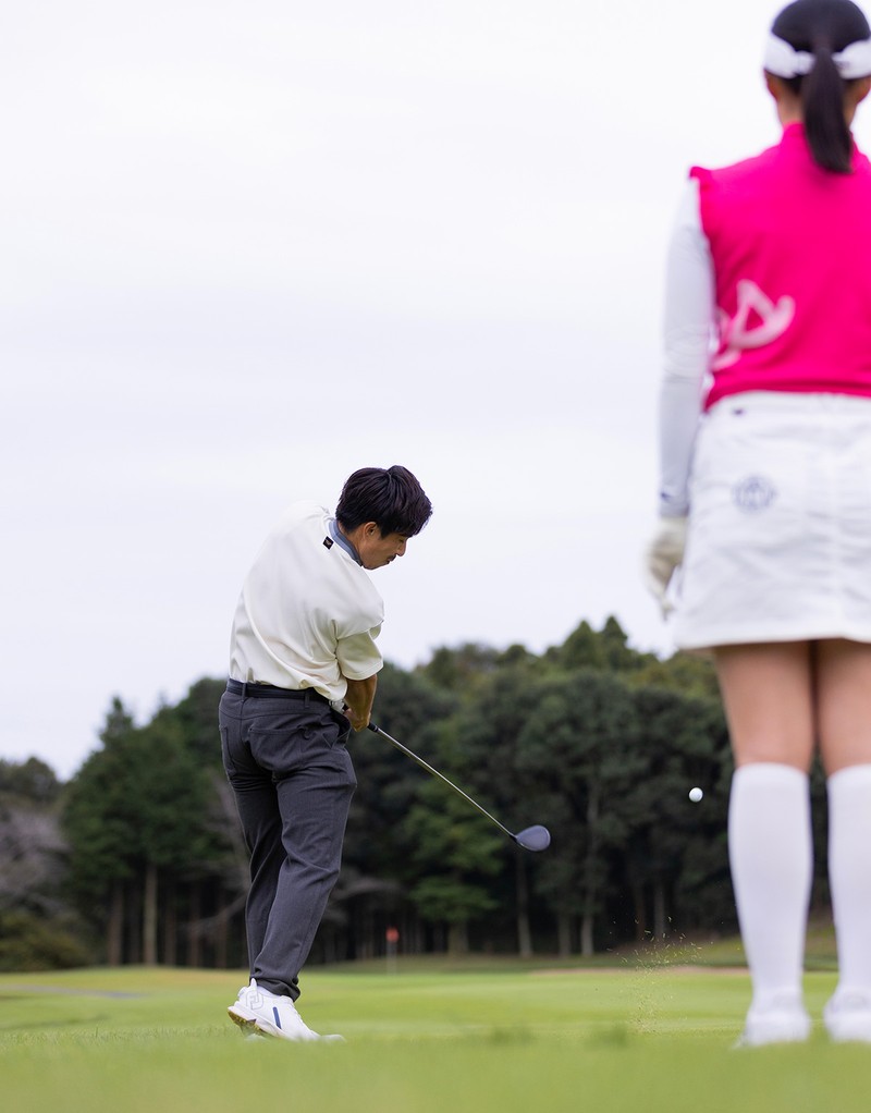 中尾明慶 相場彩那 ゴルフ 大栄カントリー倶楽部