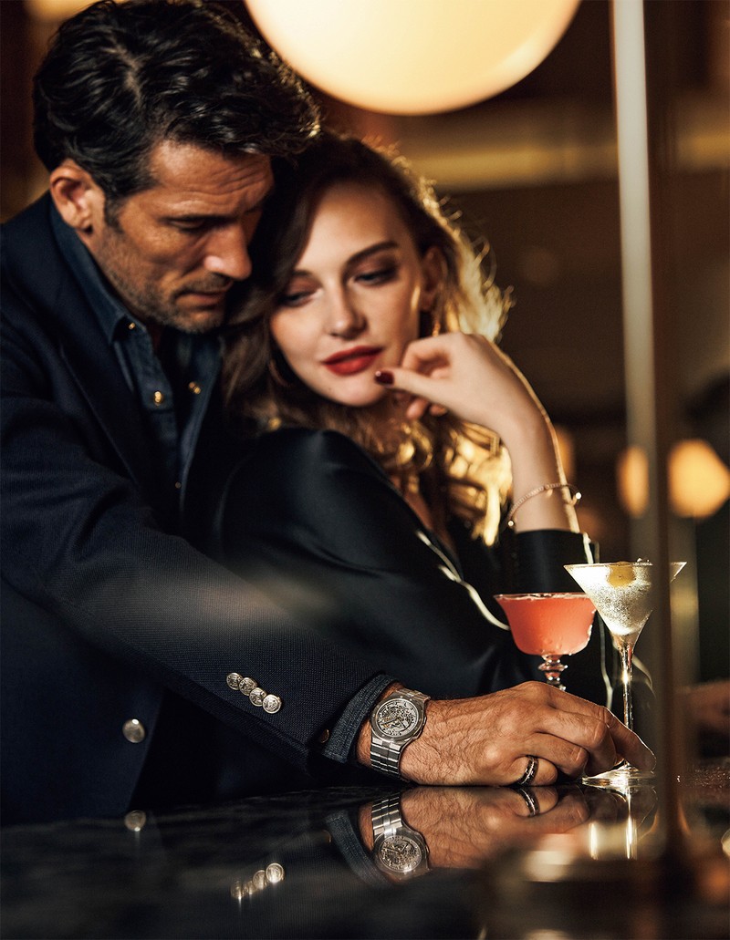 ▲ 男性●時計392万7000円/ショパール(ショパール ジャパン プレス)、リング80万8500円〜/ショパール(ショパール ジャパン プレス)、ジャケット13万7500円/ビームスF(ビームス 六本木ヒルズ)、シャツ6万4900円/ラルディーニ(トヨダトレーディング プレスルーム) 女性●バングル163万9000円〜/ショパール(ショパール ジャパン プレス)、ブラウス5万9400円/ヴィンス(コロネット)