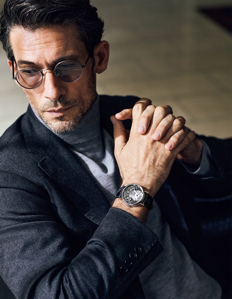 ▲ 時計595万1000円/ブレゲ(ブレゲ ブティック銀座)、スーツ17万6000円/ブリッラ ペル イル グスト(ビームス 六本木ヒルズ)、ニット6万4900円/クルチアーニ(ストラスブルゴ カスタマーセンター)、サングラス4万4000円/アヤメ(オブジェ・イースト)