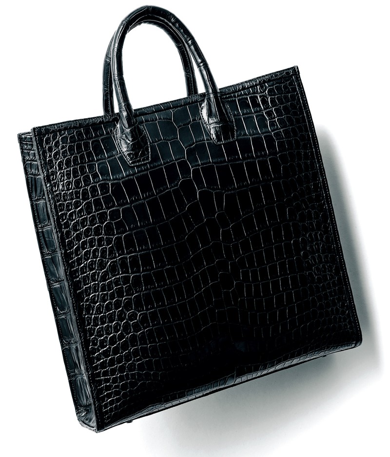 ▲ バッグ［W31.5×H31×D8㎝］74万8000円／フジトヨ トーキョー（藤豊）