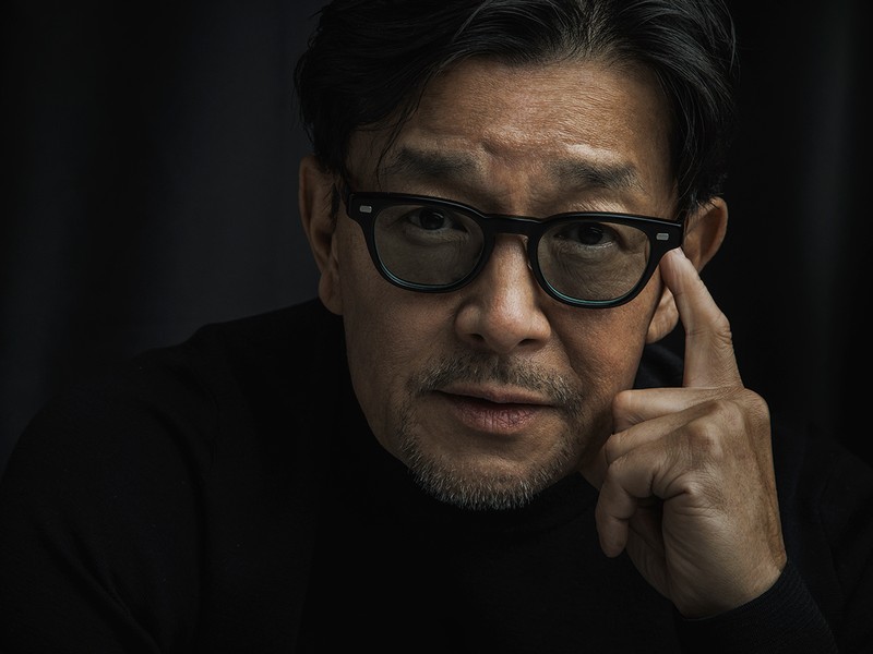 トレードマークの眼鏡。「PRIDEの頃はalain mikli(アランミクリ)を愛用していました。最近は少しフレームが大きくて色が入った眼鏡にしています」