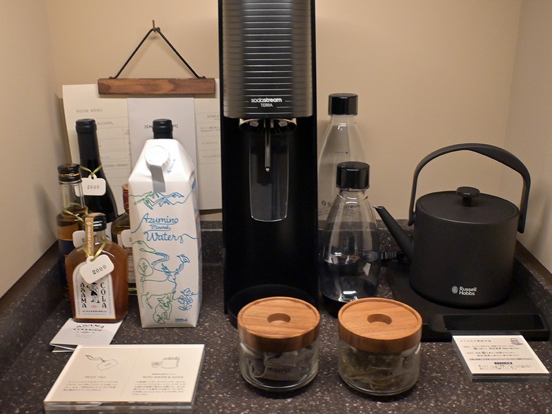 ソーダストリームなど気になる家電も。アメニティは紙製品を使用し、プラスチックフリーに。